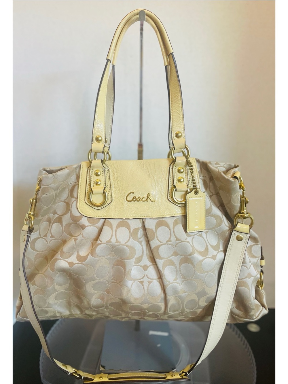 COACH Ashley Signature Tote Bag Beige Gold Canvas Leather Medium F15510 Strap